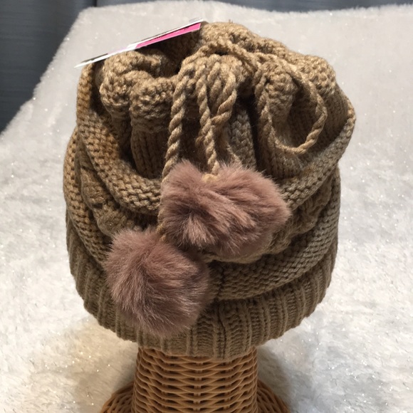 Tan winter hat D&Y ponyflo or snood NEW - Picture 3 of 13